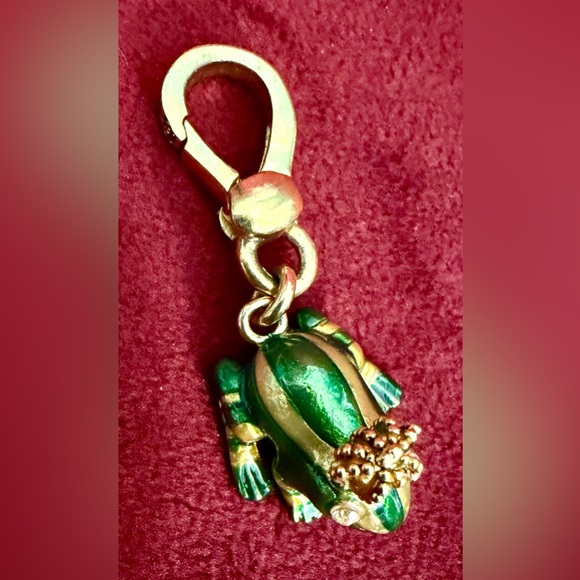 đź‘‘âś…PRICE FIRMâś… Juicy Couture Green and Gold Prince Frog Charm - Picture 6 of 14